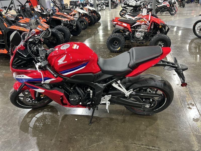 New 2026 Honda CBR650R E-CLUTCH Image 18