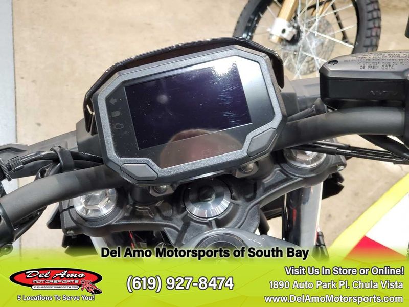 2024 Kawasaki ER650PRFNL-GY2  in a METALLIC MATTE DARK GRAY/METALLIC SPARK BLACK exterior color. Del Amo Motorsports of South Bay (619) 547-1937 delamomotorsports.com 