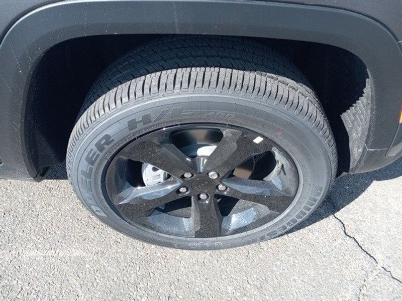 New 2024 Jeep Grand Cherokee Garavel Jeep Norwalk CT 06851