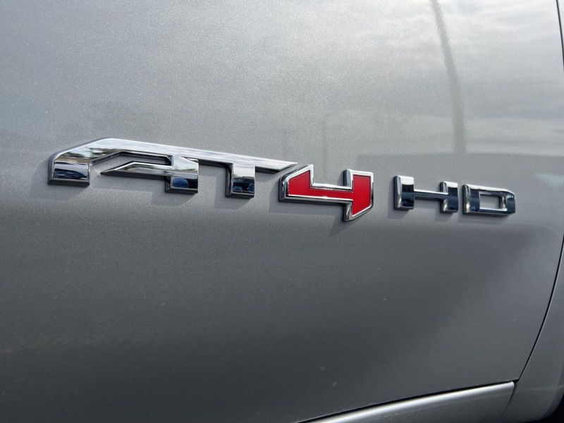 2026 Gmc Sierra HD AT4 photo 3