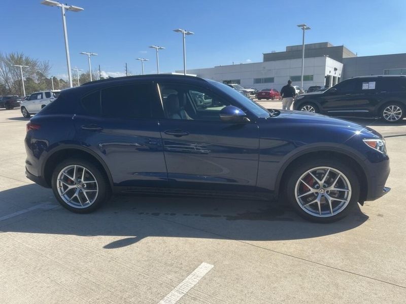 Used 2018 Alfa Romeo Stelvio TiImage 4