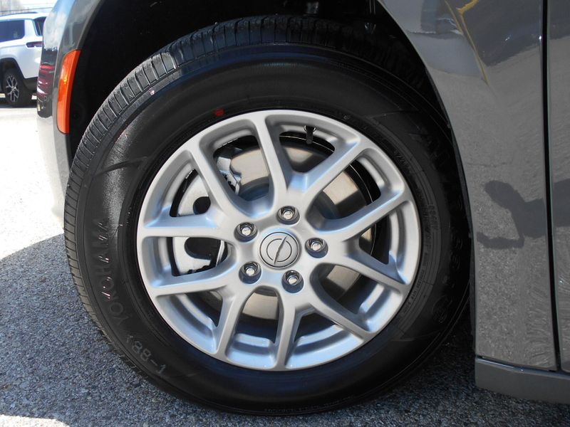 2025 Chrysler Pacifica SelectImage 10