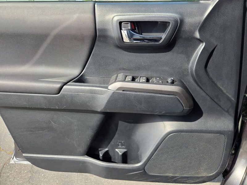 Used 2019 Toyota Tacoma TRD Off Road Double Cab 5' Bed V6 AT (Natl)