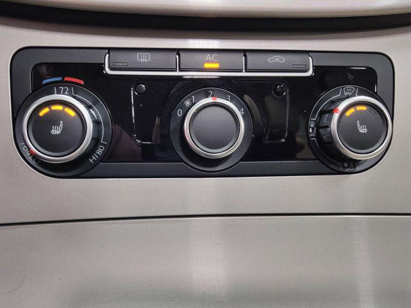 2010 Volkswagen Passat Sedan Komfort w/SunroofImage 16