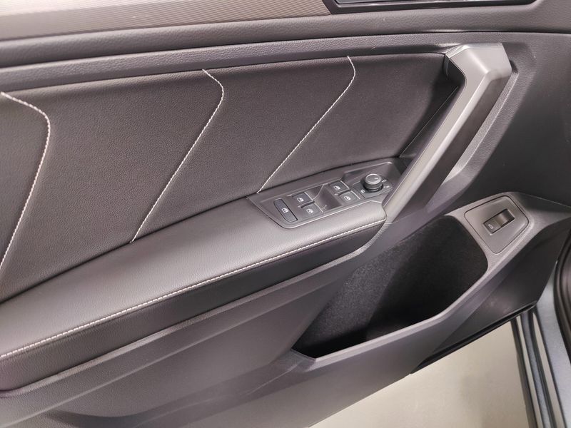 Used 2022 Volkswagen Tiguan SE R-Line Black AWD w/SUnroofImage 27