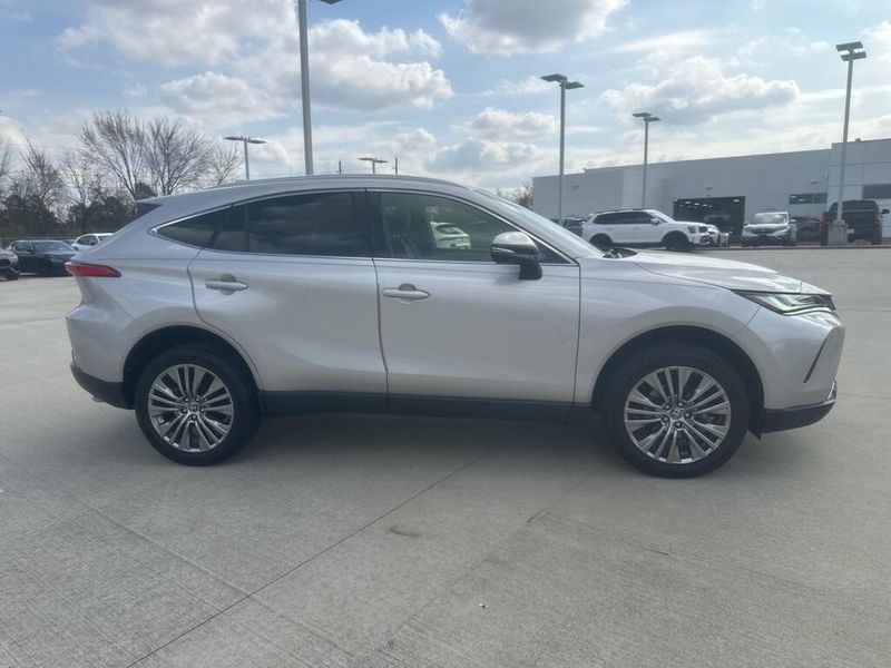 Used 2022 Toyota Venza XLEImage 4