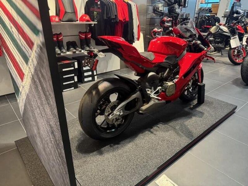 New 2025 Ducati Panigale V4 