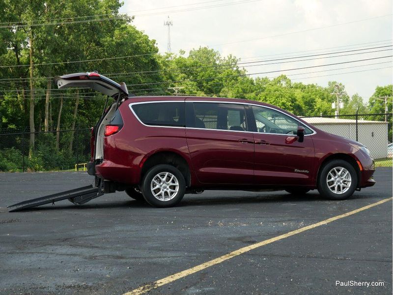 Used 2023 Chrysler Voyager LXImage 10