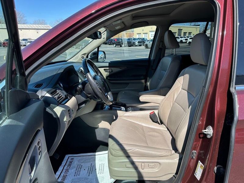 2018 Honda Ridgeline RTL-EImage 19