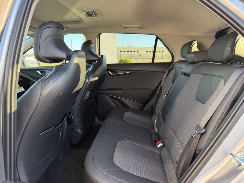 New 2026 Kia Niro EXImage 12