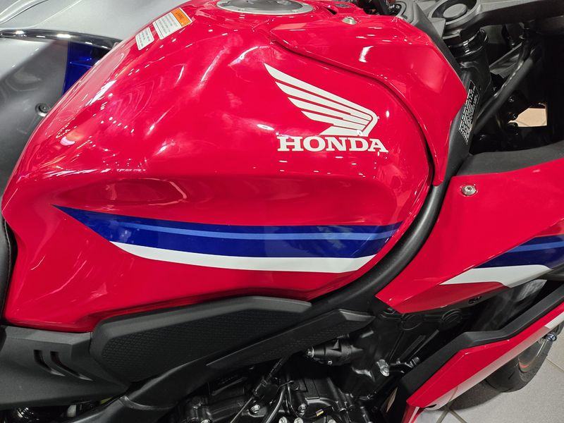 2025 Honda CBR650R ECLUTCH GRAND PRIX RED Image 7
