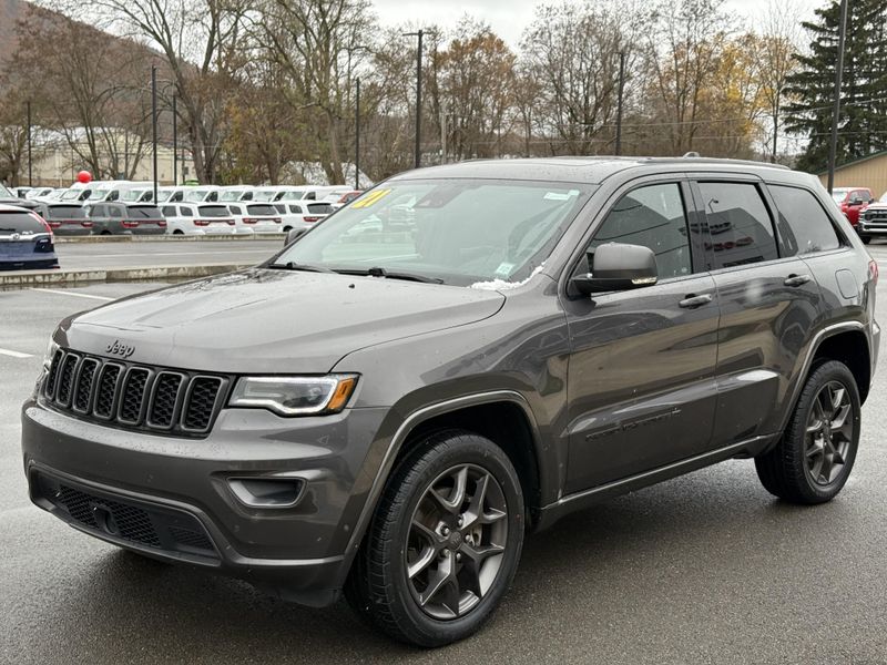 2021 Jeep Grand Cherokee Anniversary Edition photo 4