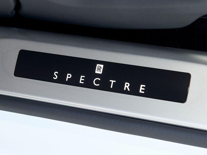 2025 Rolls-Royce Spectre Image 24