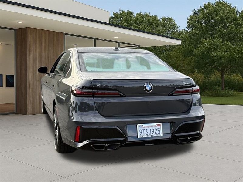 Used 2025 BMW 7 Series 760i xDriveImage 11