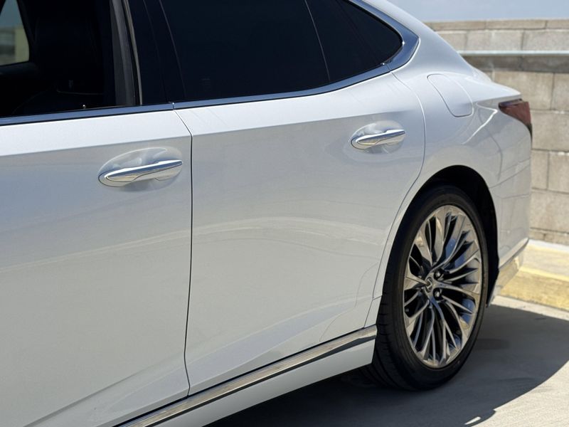 2021 Lexus LS 500Image 9