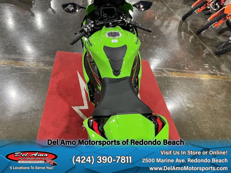 2024 Kawasaki ZX1002LRFAL-GN1  in a LIME GREEN/EBONY exterior color. Del Amo Motorsports of Redondo Beach (424) 304-1660 delamomotorsports.com 