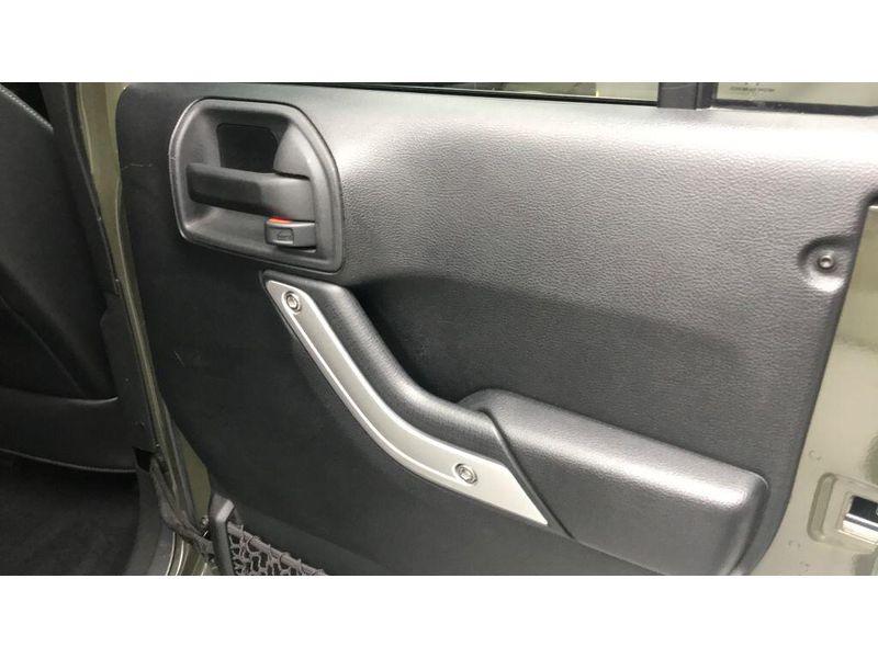 Used 2015 Jeep Wrangler JK Unlimited SaharaImage 16