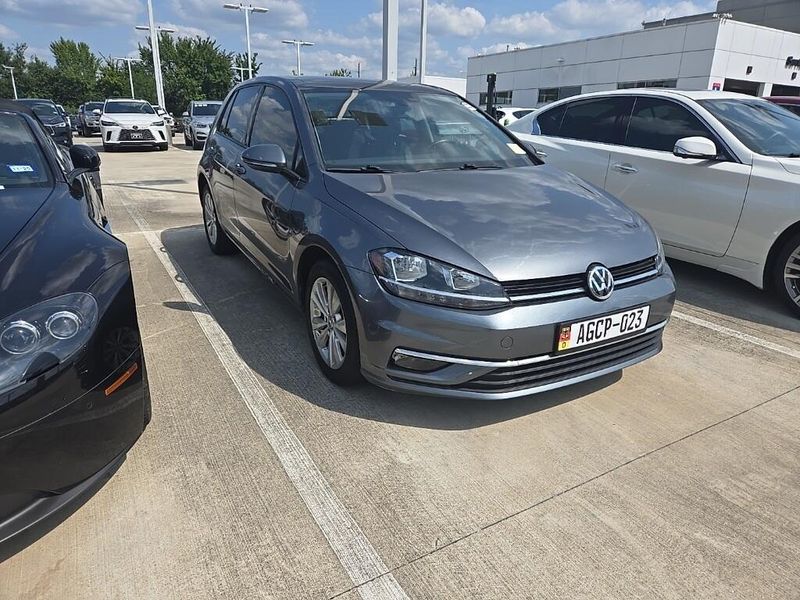 2018 Volkswagen Golf TSI SE photo 2