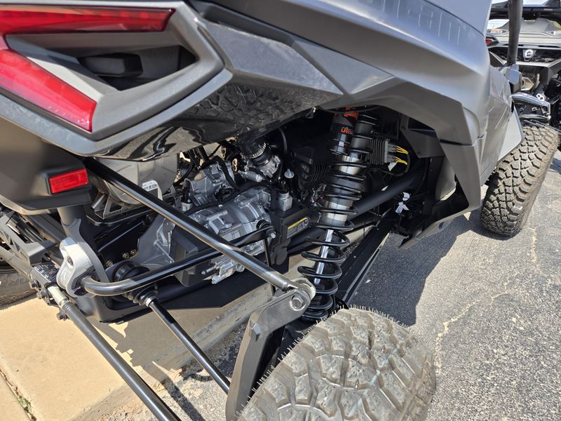 2025 Can-Am MAVERICK R X RS WITH SMARTSHOX 999T DCT TRIPLE BLACK Image 20