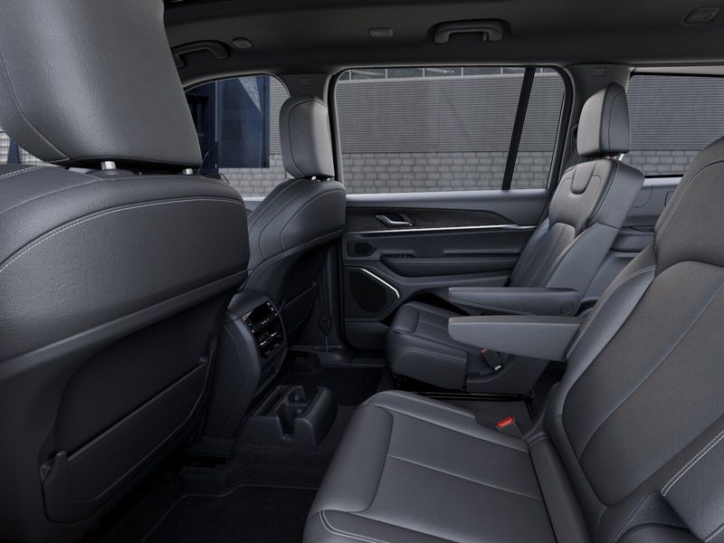 New 2026 Jeep Grand Cherokee L Limited 4x4Image 23