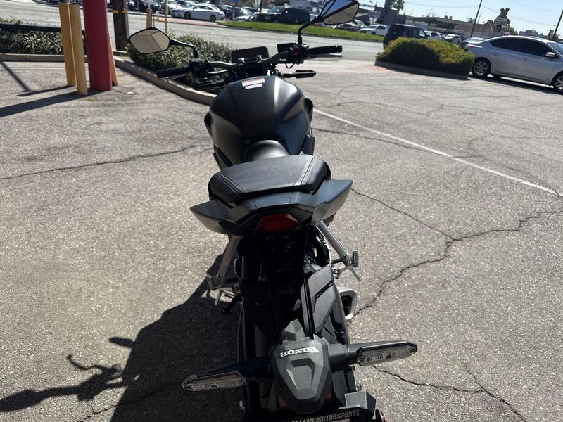 New 2026 Honda CB650R E-CLUTCH Image 15