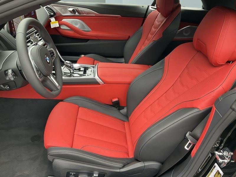 2025 BMW 8 Series M850i xDriveImage 18