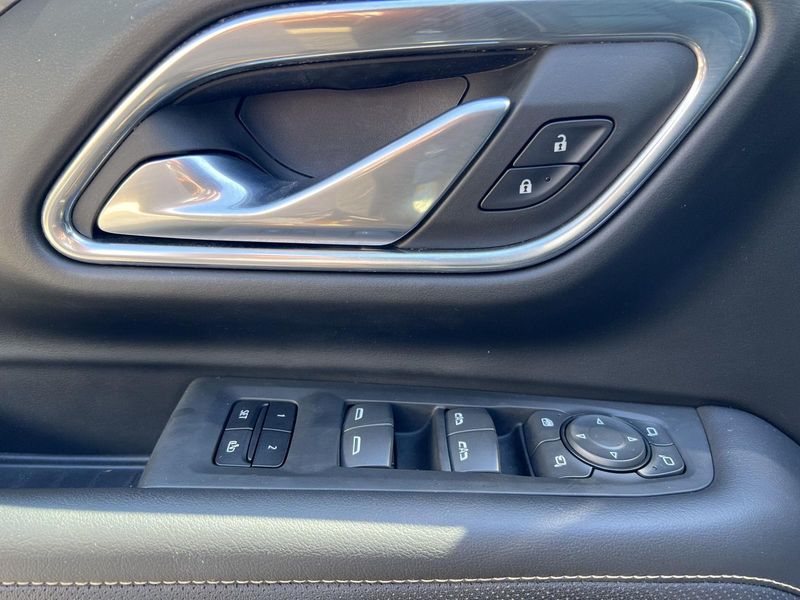 2023 Gmc Yukon SLT photo 12