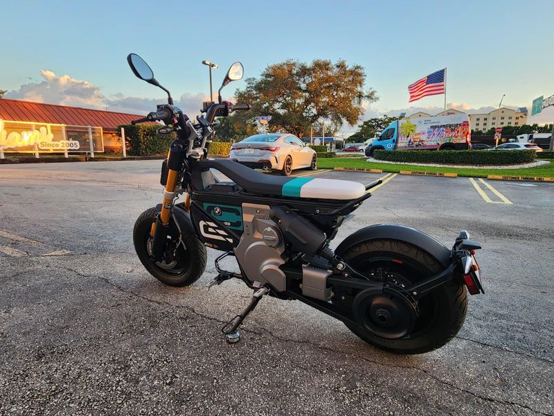 2024 BMW CE 02Image 6