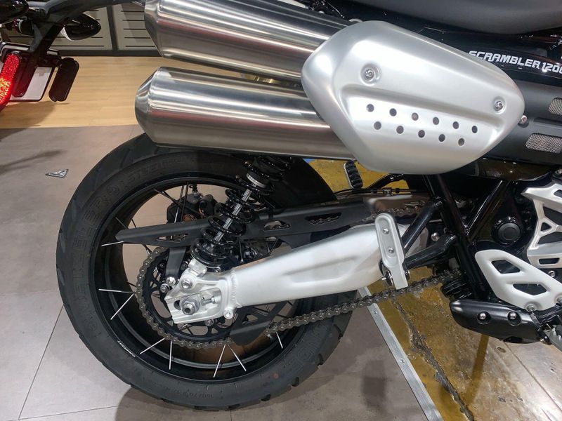 New 2025 Triumph SCRAMBLER 1200 XE Image 15