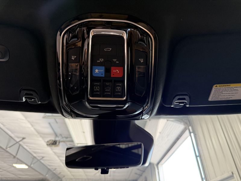 2026 Jeep Grand Wagoneer Summit Reserve 4x4Image 26