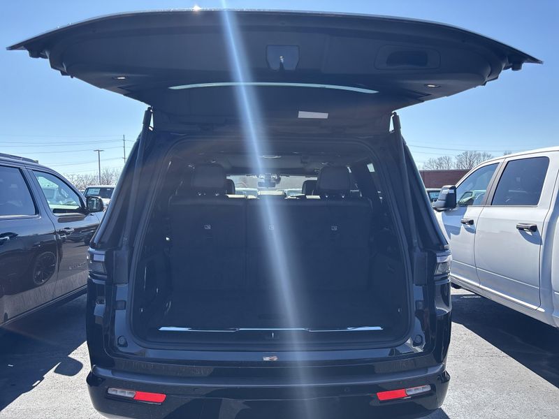 2026 Jeep Grand Wagoneer Summit Obsidian 4x4Image 9