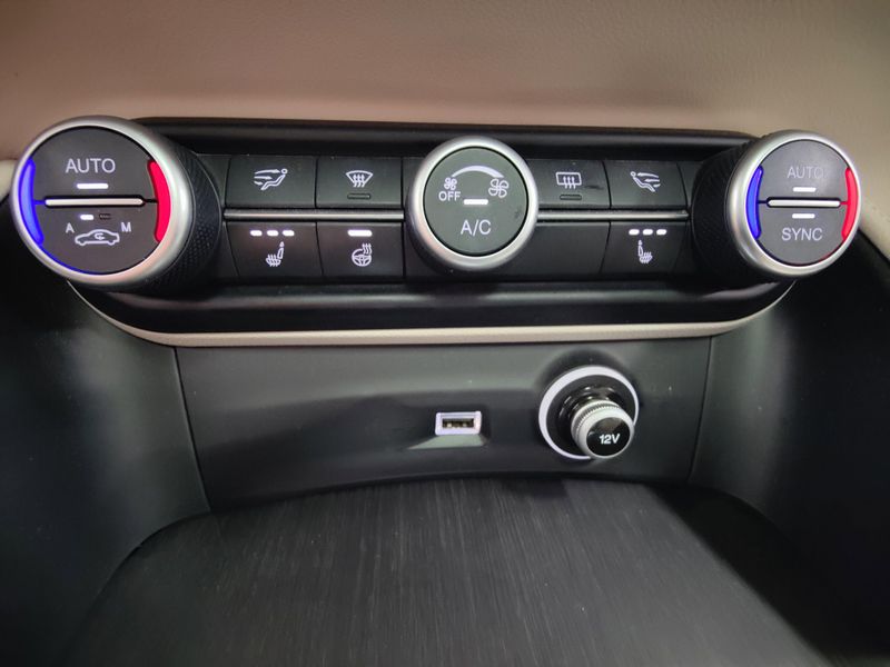 Used 2019 Alfa Romeo Stelvio Ti Nero AWD w/Sunroof/NavImage 24