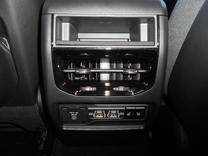 2025 Jeep Grand Cherokee Limited photo 11