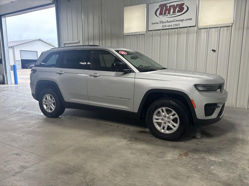 2023 Jeep Grand Cherokee LaredoImage 2