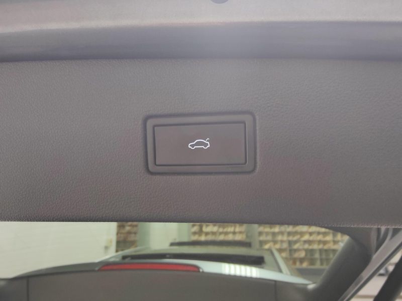 Used 2022 Volkswagen Tiguan SE AWD w/SunroofImage 14