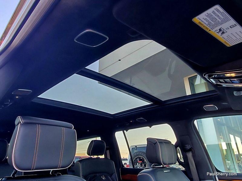 2024 Jeep Grand Wagoneer L III photo 3