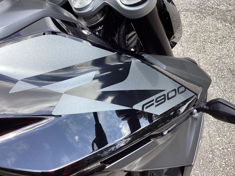 2025 BMW F 900 R 