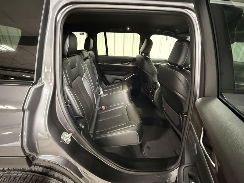 New 2026 Jeep Grand Cherokee Limited 4x4Image 12