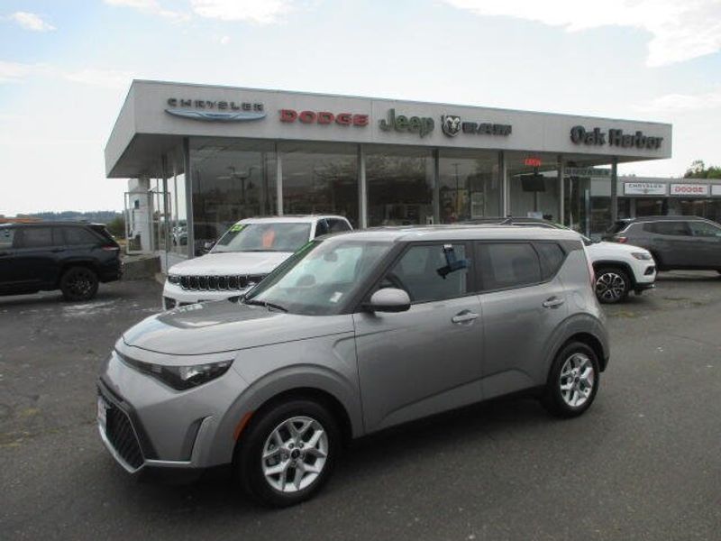 Used 2023 Kia Soul LXImage 1