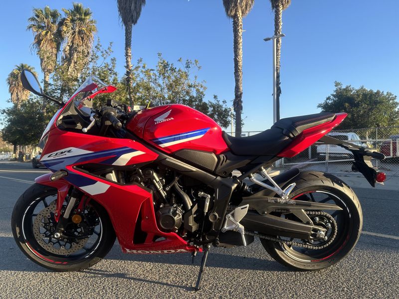 2024 Honda CBR650R ABS Image 6