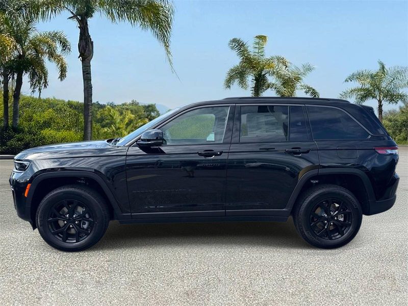 New 2026 Jeep Grand Cherokee Laredo Altitude 4x4