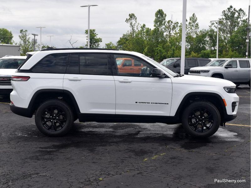 2025 Jeep Grand Cherokee Altitude X 4x4Image 16