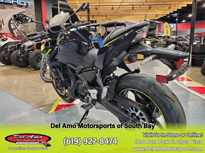 2024 Kawasaki ER650PRFNL-GY2  in a METALLIC MATTE DARK GRAY/METALLIC SPARK BLACK exterior color. Del Amo Motorsports of South Bay (619) 547-1937 delamomotorsports.com 