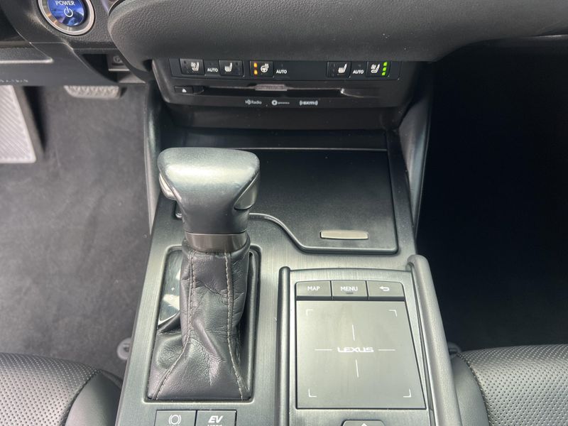 2019 Lexus ES 300hImage 13