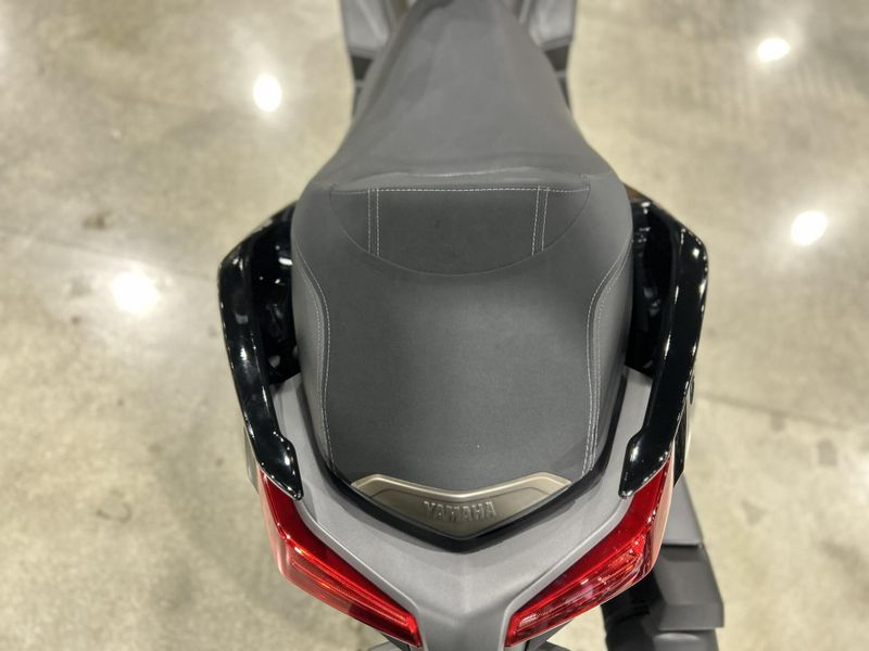2025 Yamaha Xmax Image 8