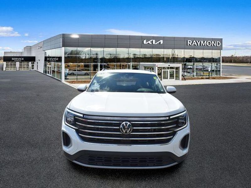 Used 2024 Volkswagen Atlas 2.0T SE w/TechnologyImage 8