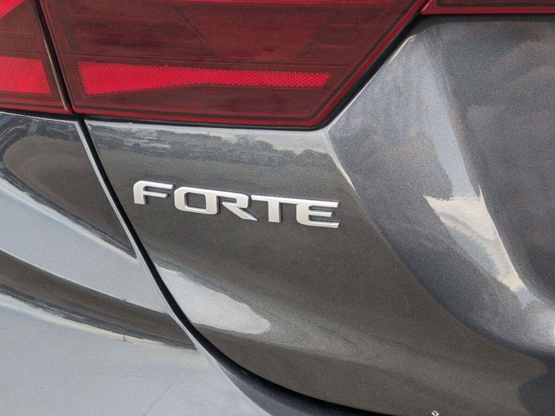 2022 Kia Forte LXSImage 16