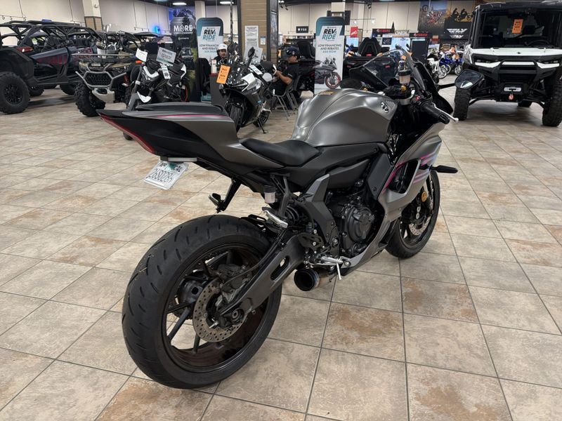 Used 2024 Yamaha YZF-R7 CA Image 17