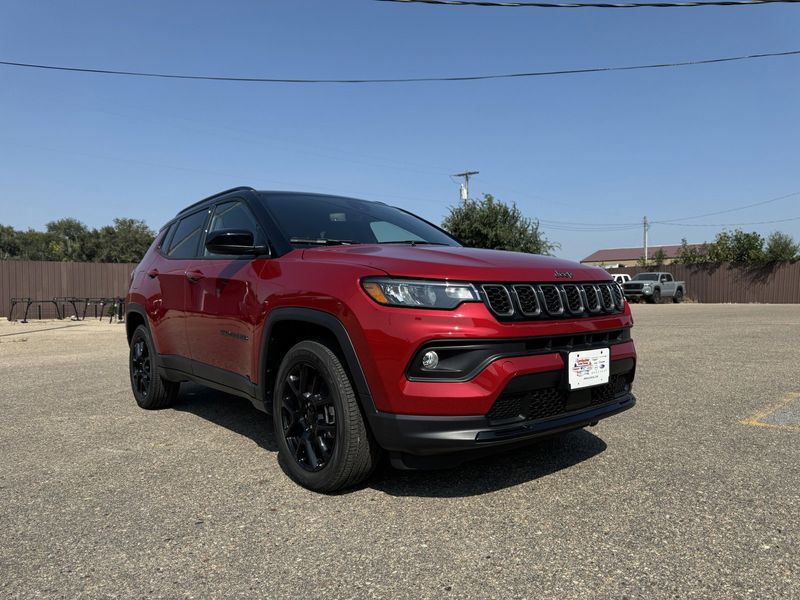 2024 Jeep Compass Latitude 4x4Image 2