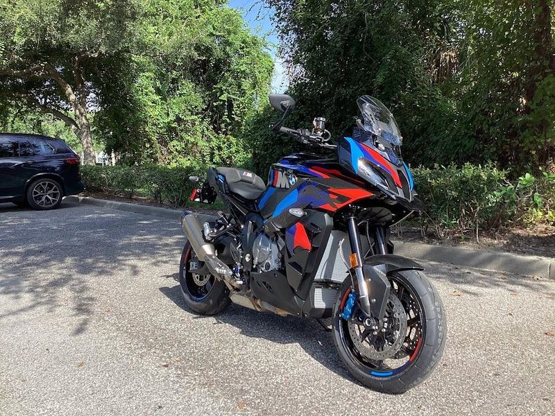 2025 BMW M 1000 XR
